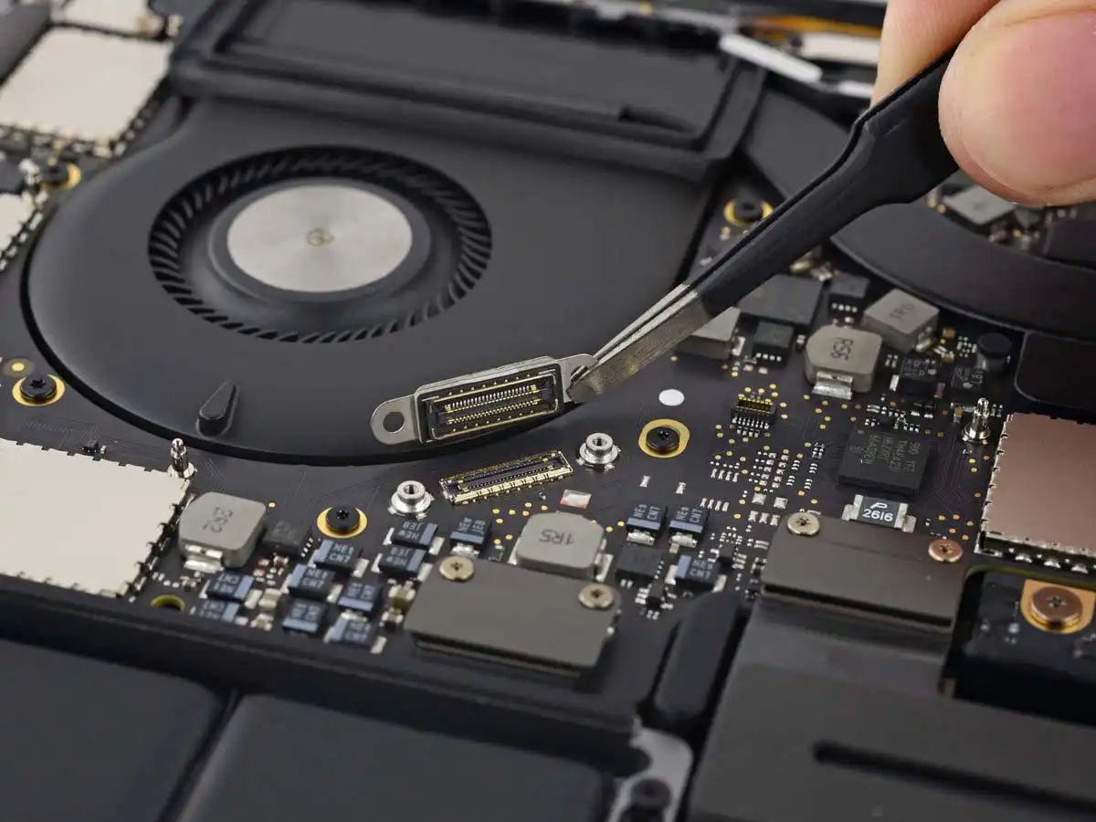 чистка  Apple MacBook в Москве