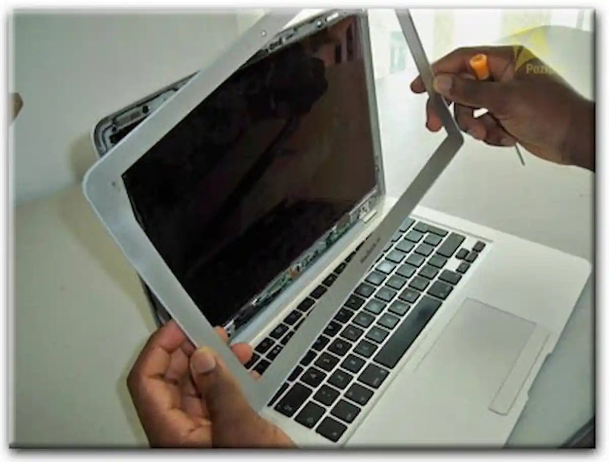 Замена экрана Apple MacBook в Москве